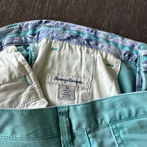 Tommy Bahama Shorts - Picture 3 of 4